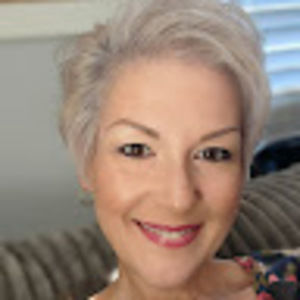 Meet your Posher, Stephany